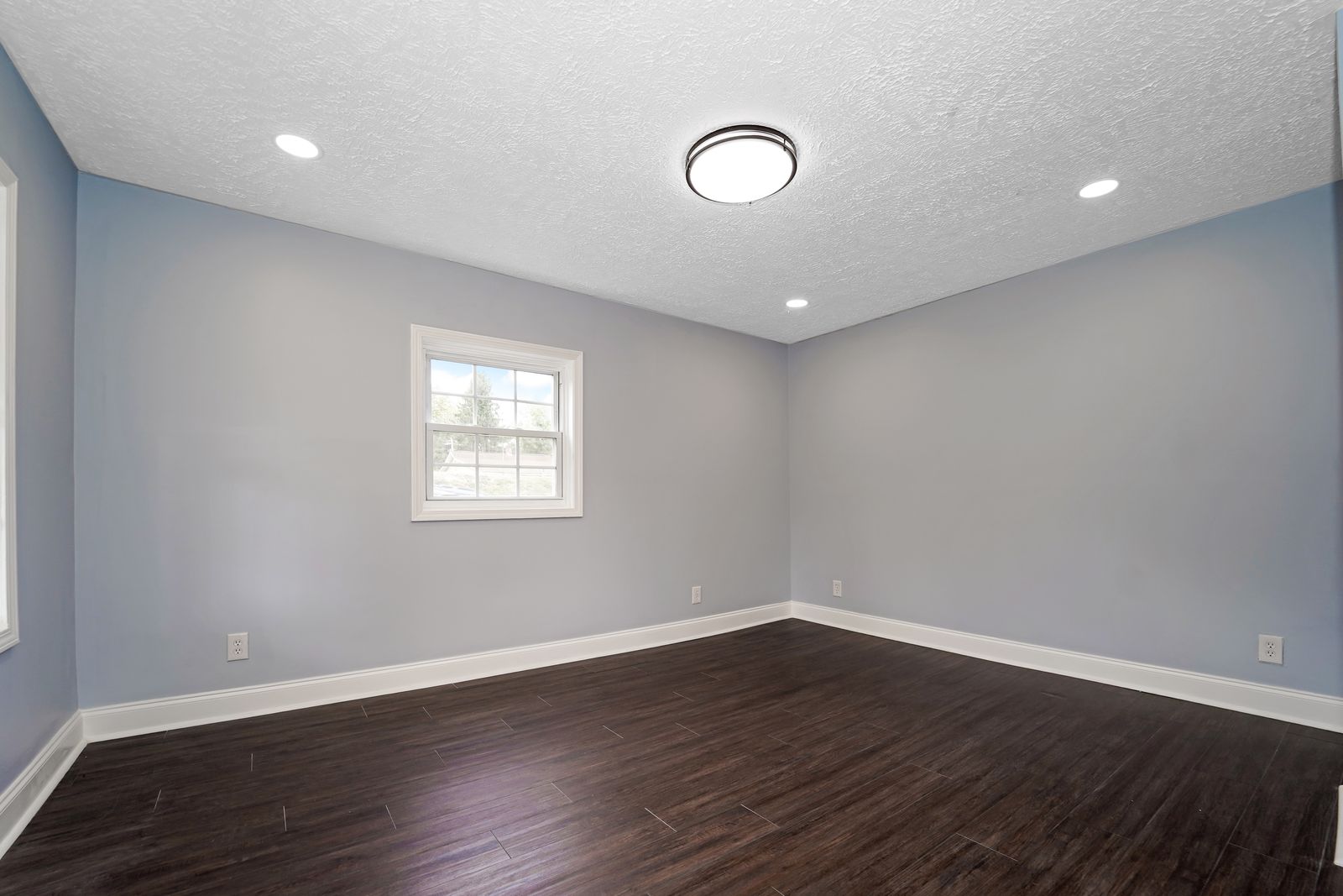 820 Montgomery Street — photo 13