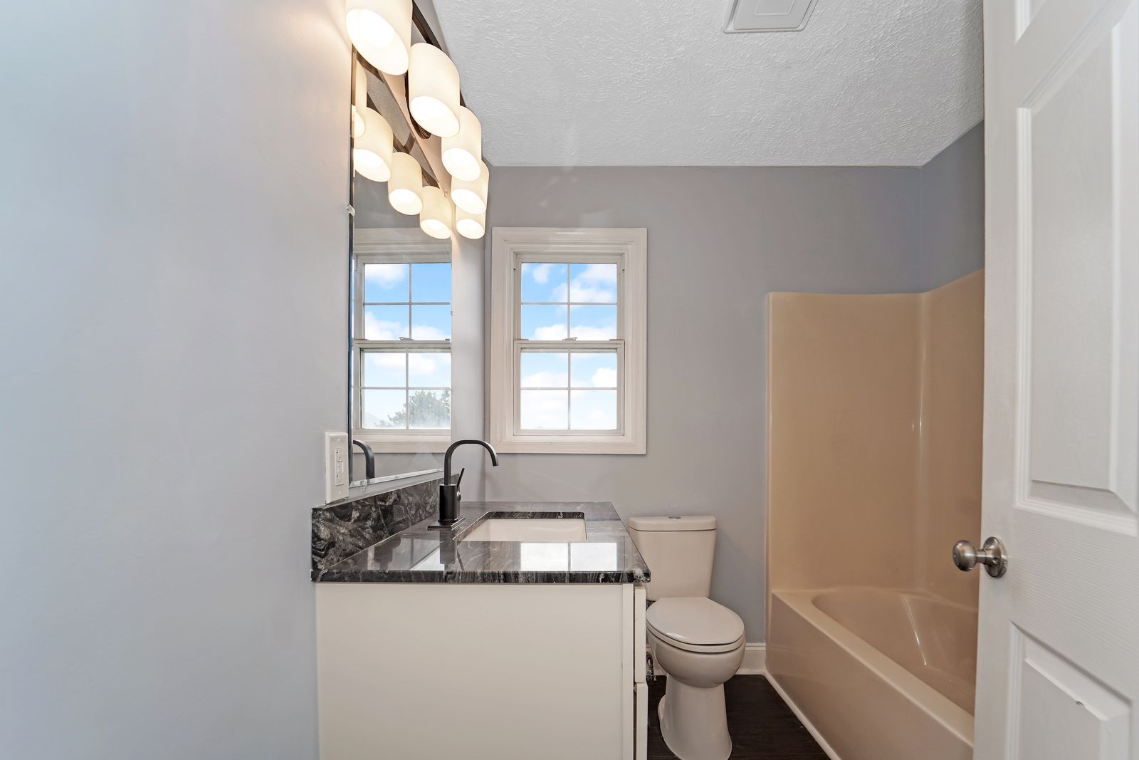 820 Montgomery Street — photo 16